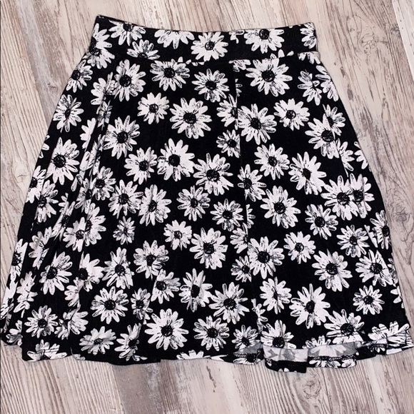 Skater Skirt - Picture 2 of 3